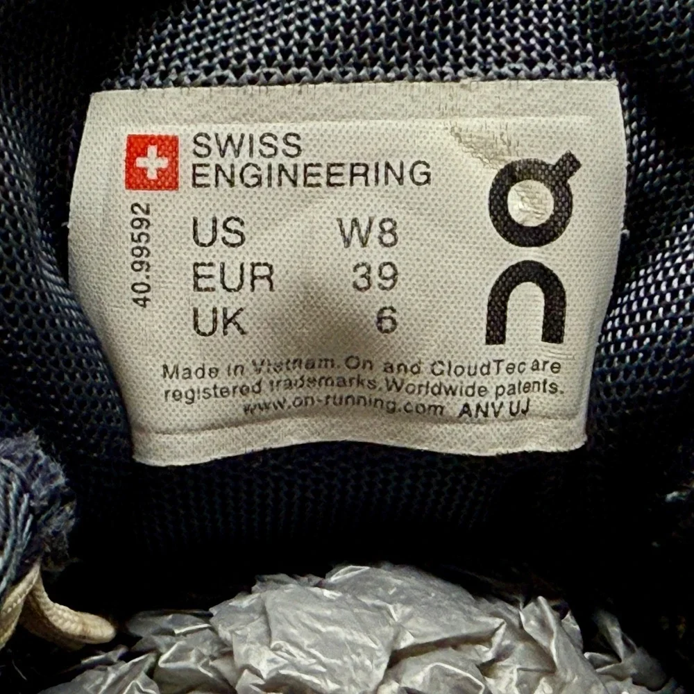 On Cloud X Shift Running Shoes Lightweight Cushioned Navy Women's 8 Beige  I.5.6